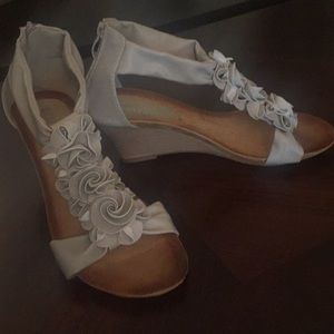 Patrizia Beige 8.5 doll babies!!